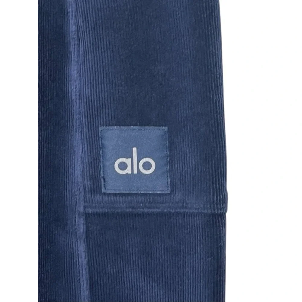 Alo Yoga Winter Break Flare Pant Women's XS Navy Micro Corduroy‎ High Waist Chic